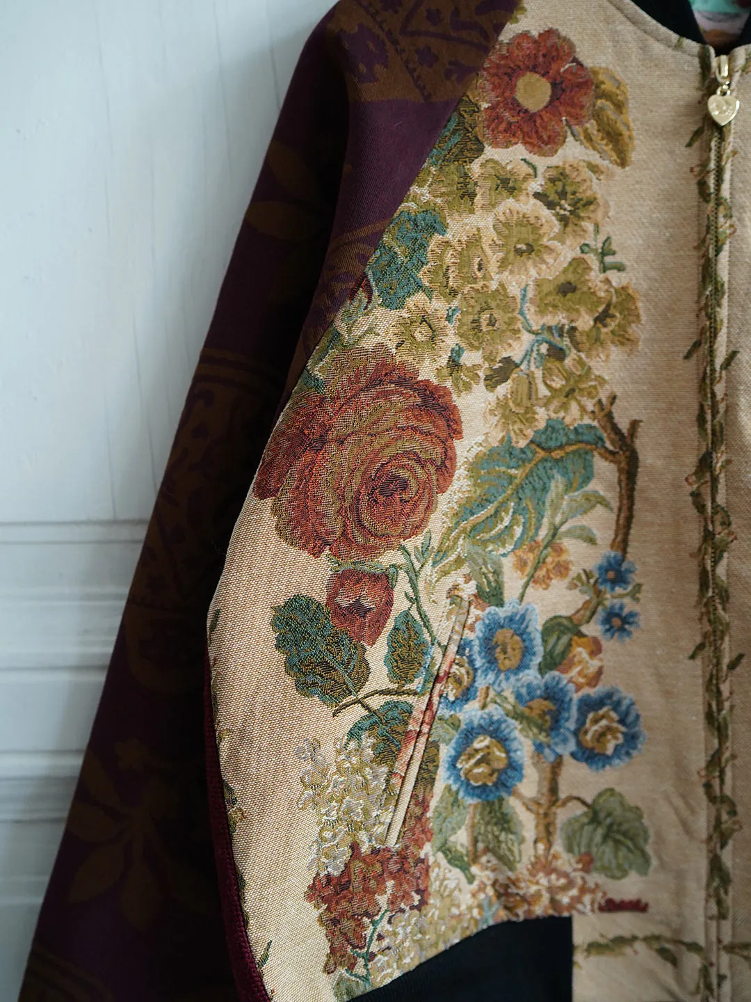 Unlogical Poem Flower Velvet Embroidery Patchwork Red Souvenir Jacket